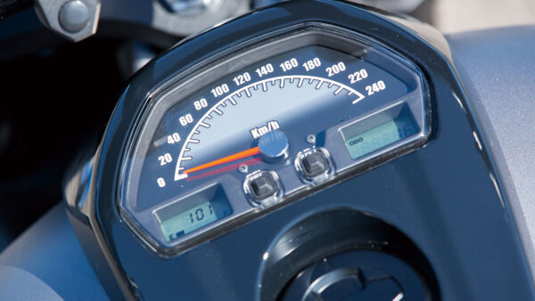 Suzuki BOULEVARD M109R - Image 5