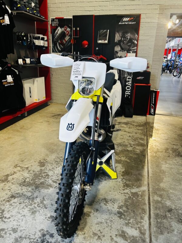 2025 Husqvarna TE150 - Image 2