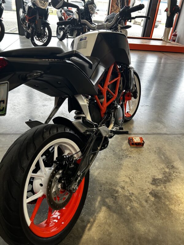 2016 KTM 390 DUKE - Image 2
