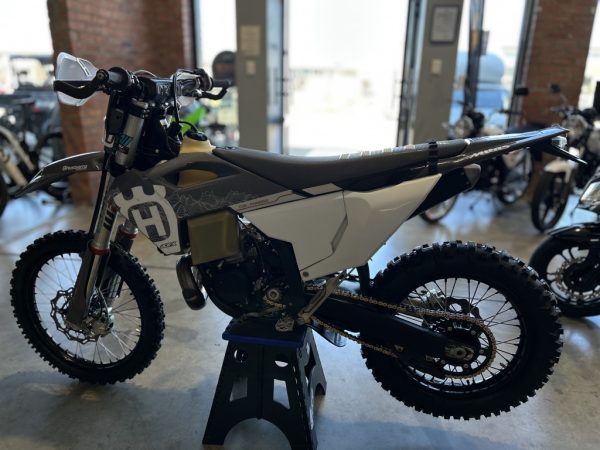 2024 Husqvarna TE 300 Pro Series - Image 2